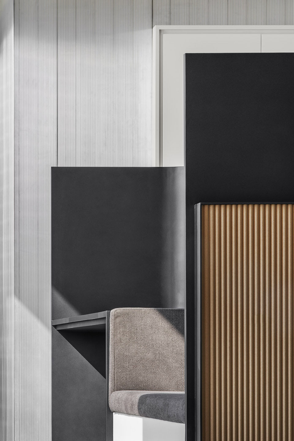 (1500-2500 Sq.ft) Office space interior design