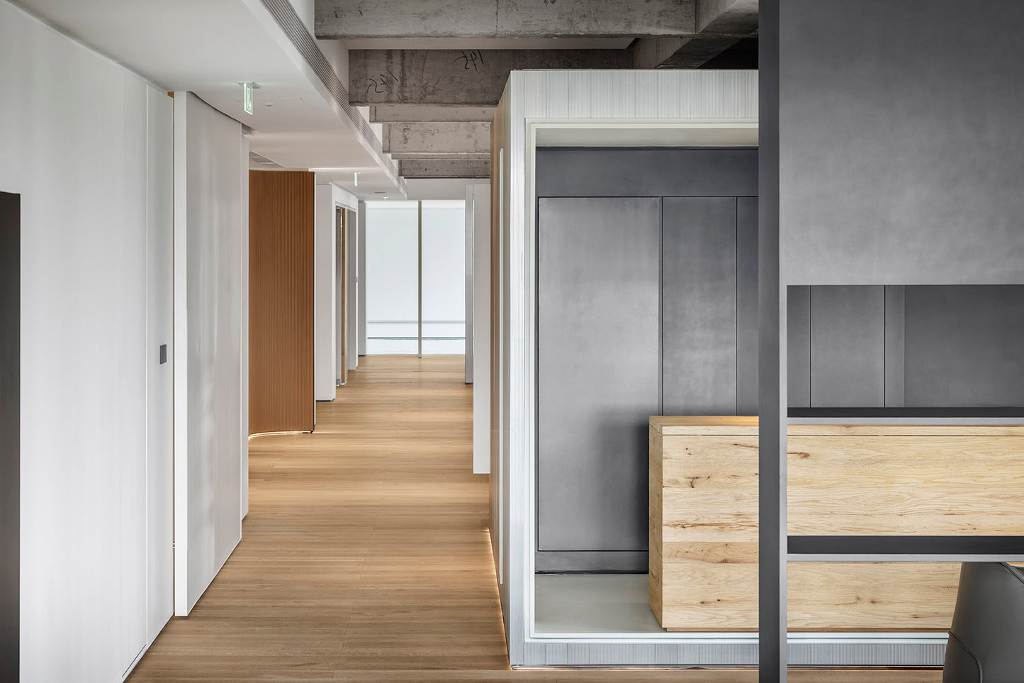 (1500-2500 Sq.ft) Office space interior design