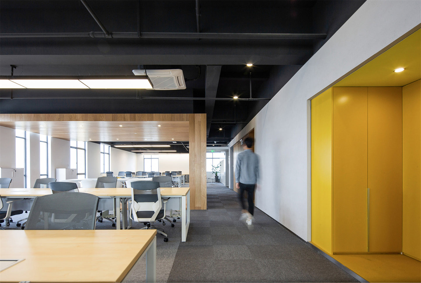 (2500-3500 Sq.ft) Office space interior design