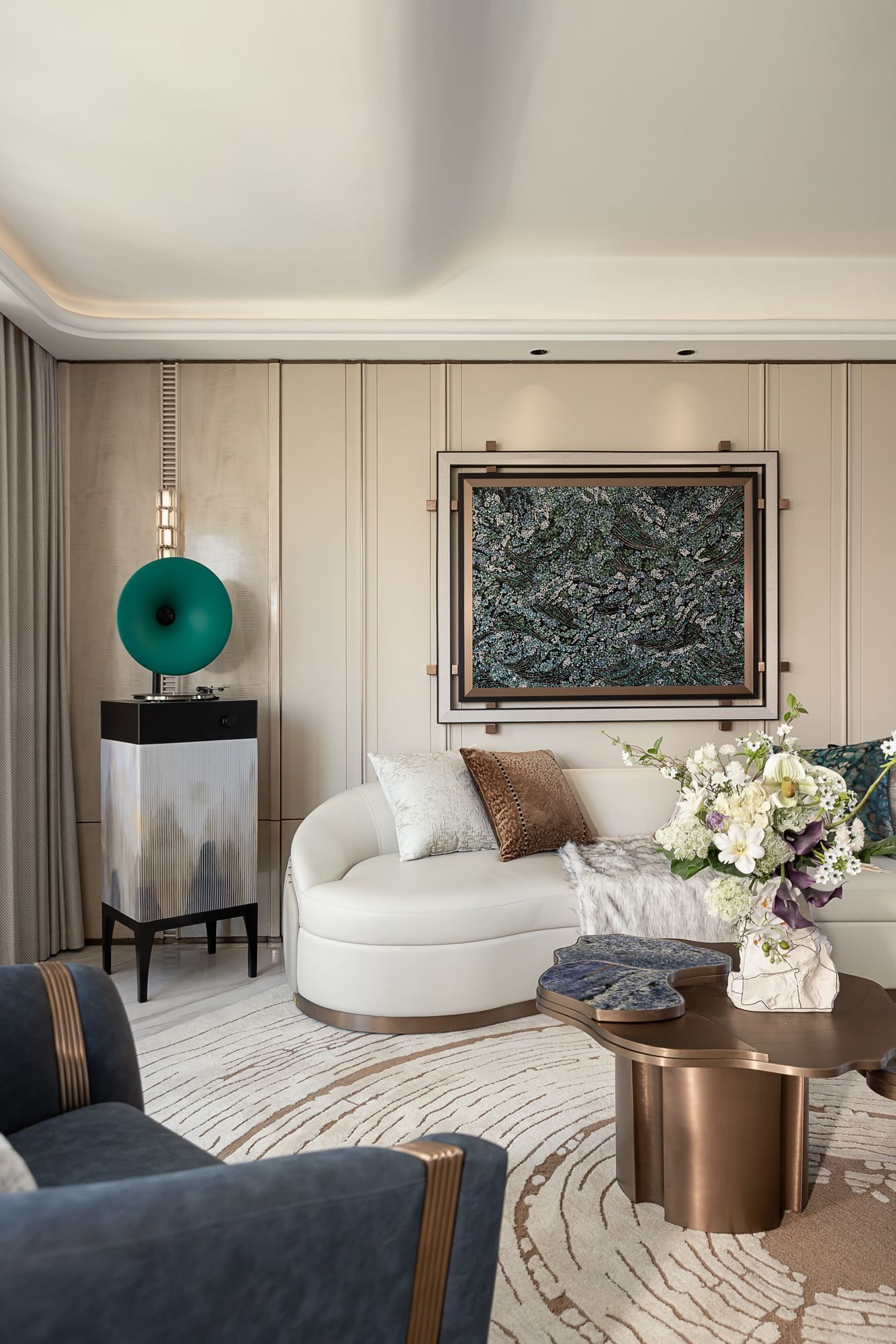 Cream Light Luxury Apartment preview 4